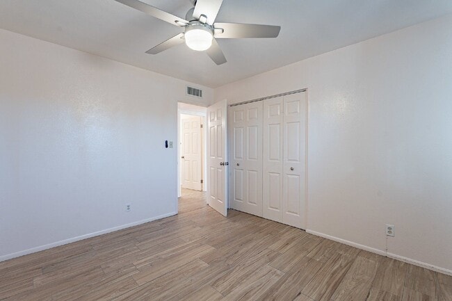 Building Photo - 8416 E Rancho Vista Dr