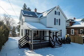 Building Photo - 122 Oak St