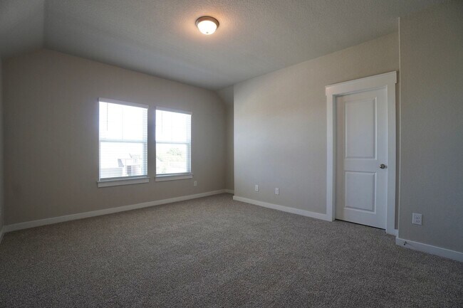 Building Photo - 136 Greinert Dr