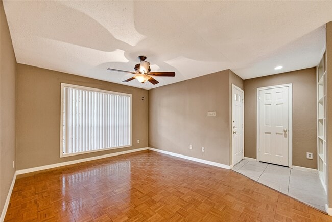 Building Photo - 1311 Antoine Dr