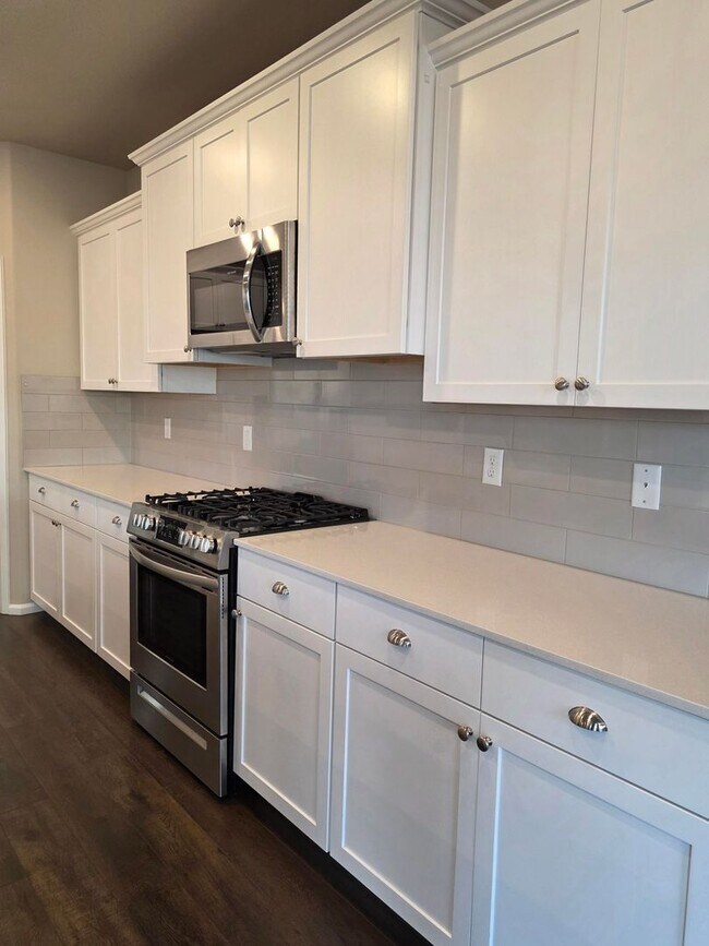 Building Photo - 4 Bedroom Home in Soundview Estates!