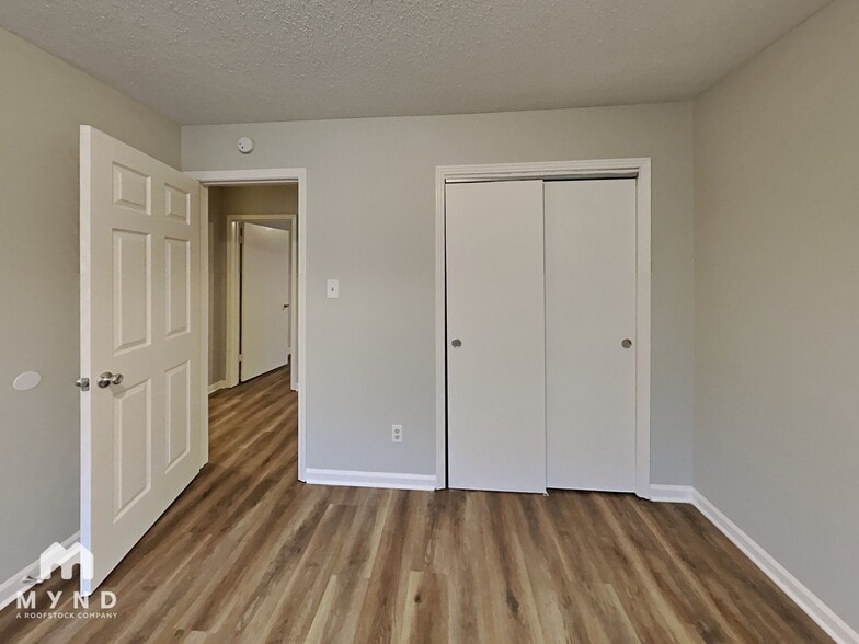 Building Photo - 1725 Prado Ave