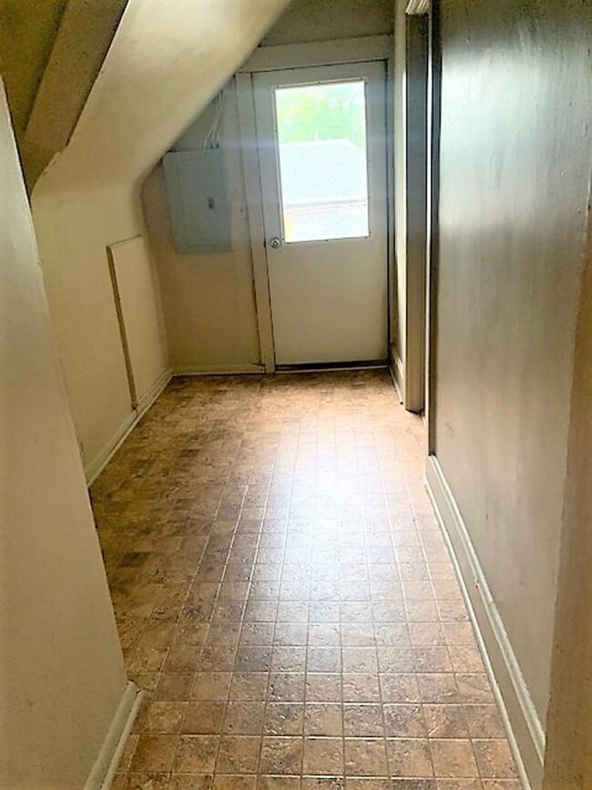 Building Photo - 525 2nd St SE