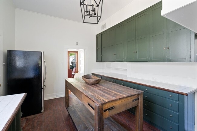 Building Photo - 603 E Losoya St