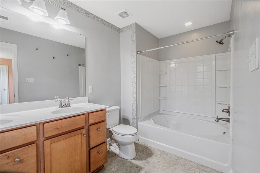 Building Photo - 8059 Hinsdale Ln