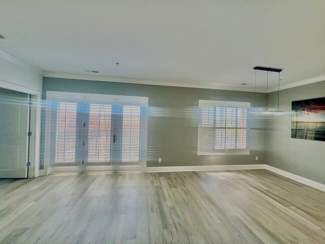 Building Photo - Mayfaire Townview 3rd floor 2BR unit with ...