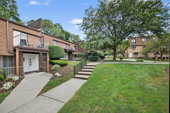 Building Photo - 424 Carpenter Ave