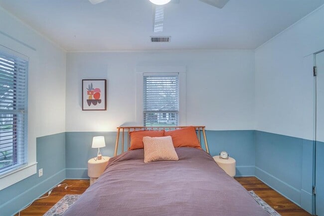 Building Photo - 501 W 41st St