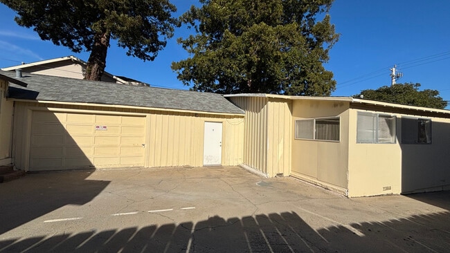 Building Photo - 562 Van Buren St