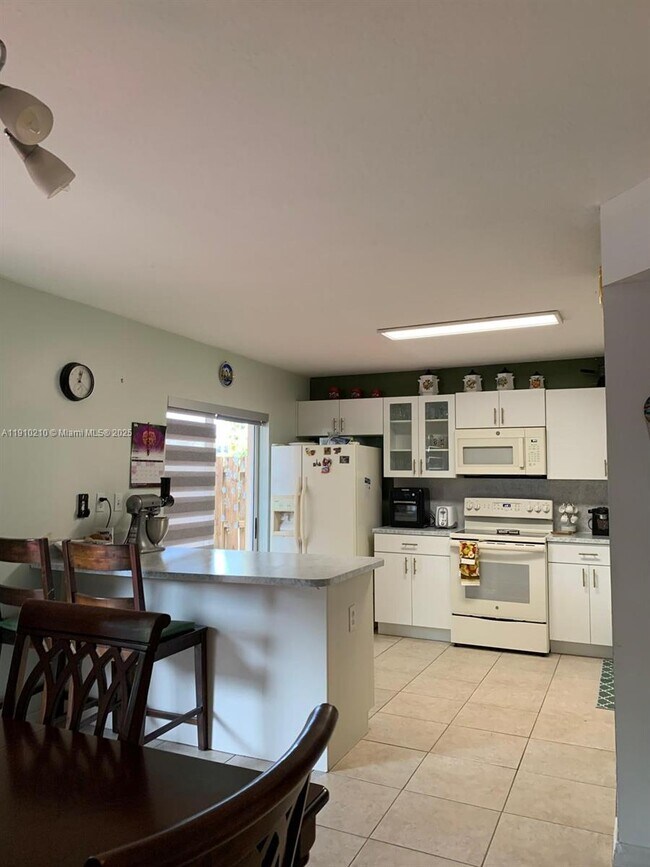 Building Photo - 16204 SW 60th Terrace