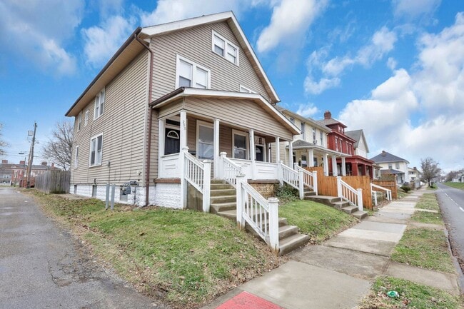 Building Photo - 293-295 Woodrow Ave