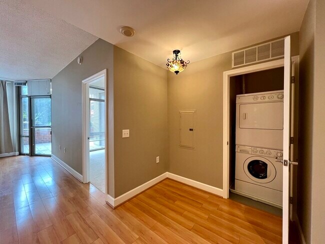 Building Photo - 3600 S Glebe Rd