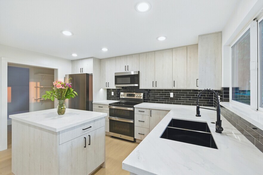 Kitchen - 5150 S Creston St