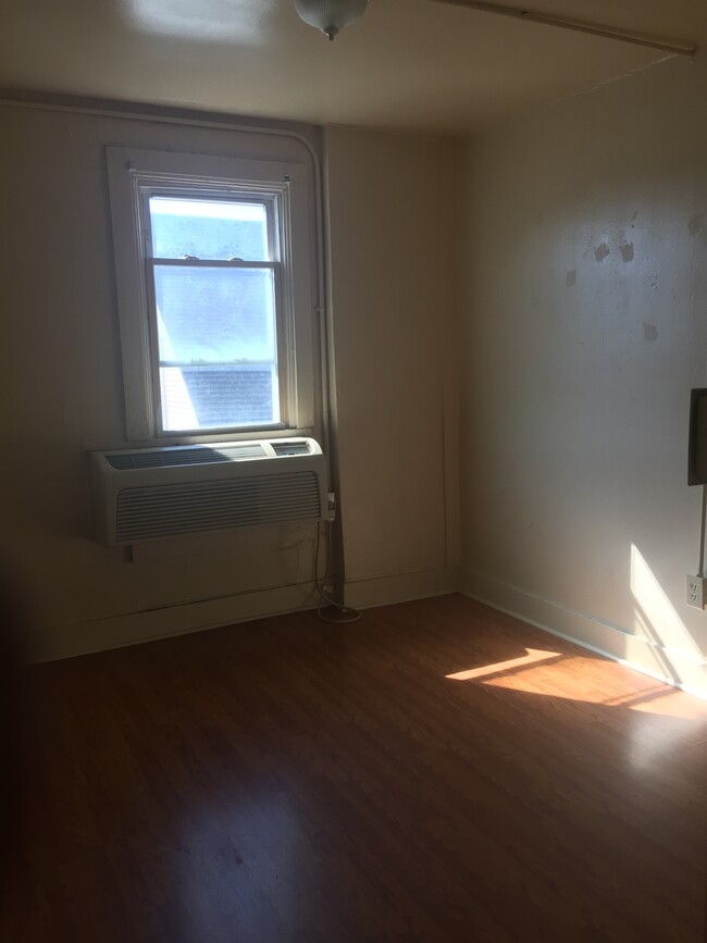 Building Photo - Broadway Apartments