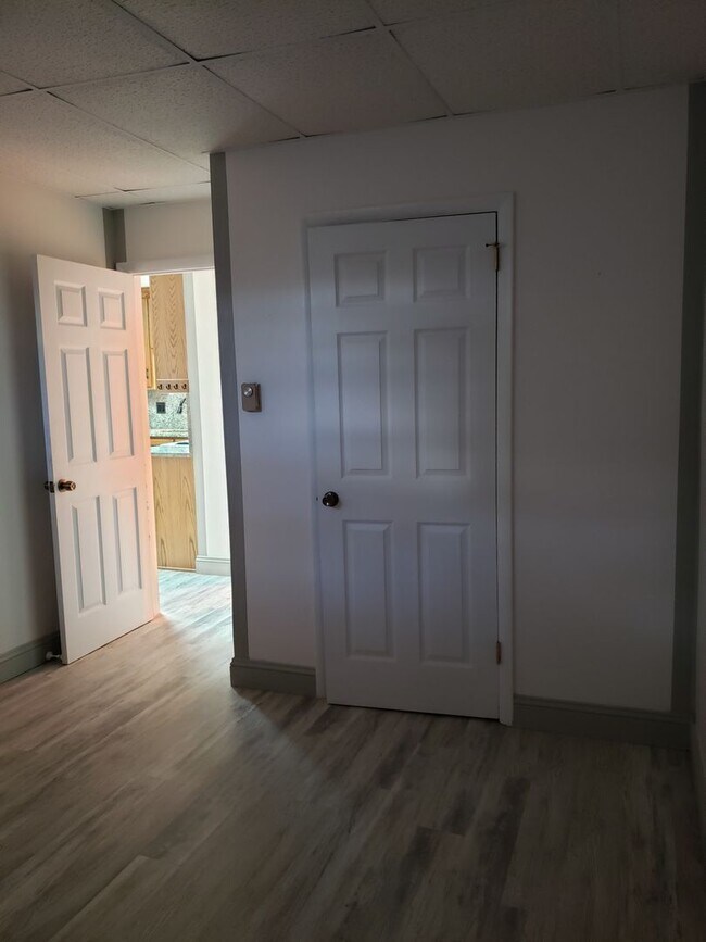 Building Photo - 15475 Oak Rd