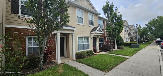 Building Photo - 8100 Summer Palm Ct