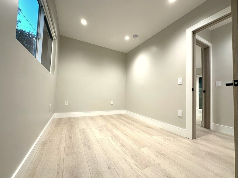 Building Photo - 36 Paloma Ave