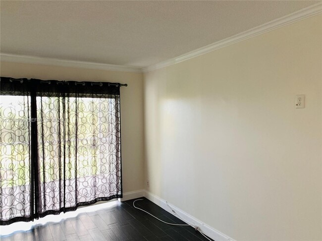 Building Photo - 2850 N Palm Aire Dr