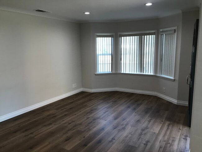 Building Photo - 2527 El Paseo