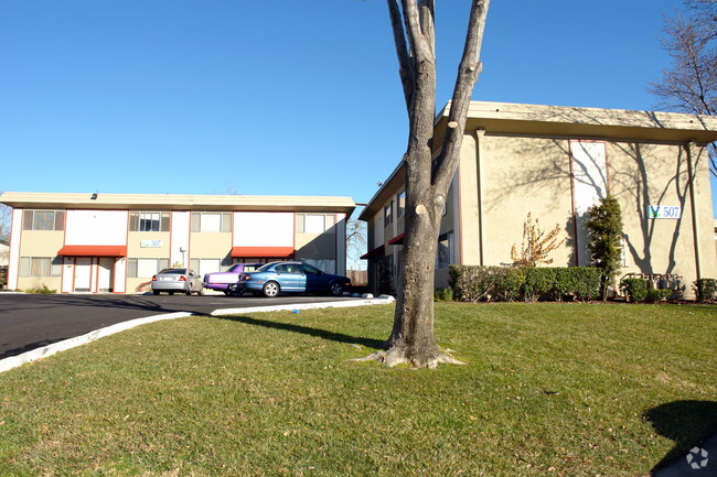Primary Photo - Meadow Court