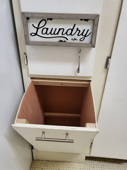 Building Photo - 616 Laurel Dr