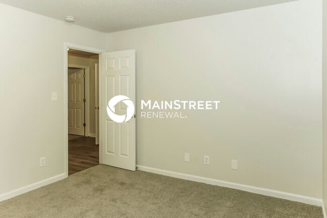 Building Photo - 4 Bedroom Pet-Friendly Home in HUNTSVILLE, AL with Main Street Renewal