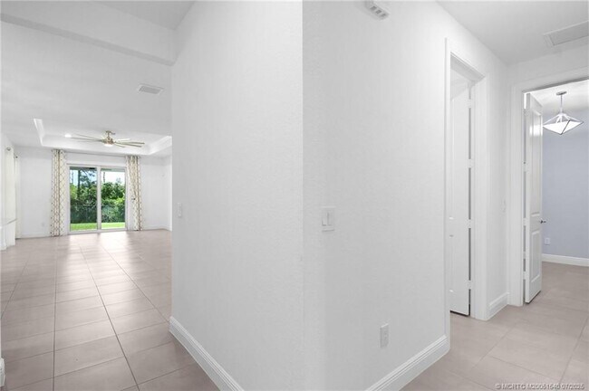 Building Photo - 4914 SW Montclair Dr