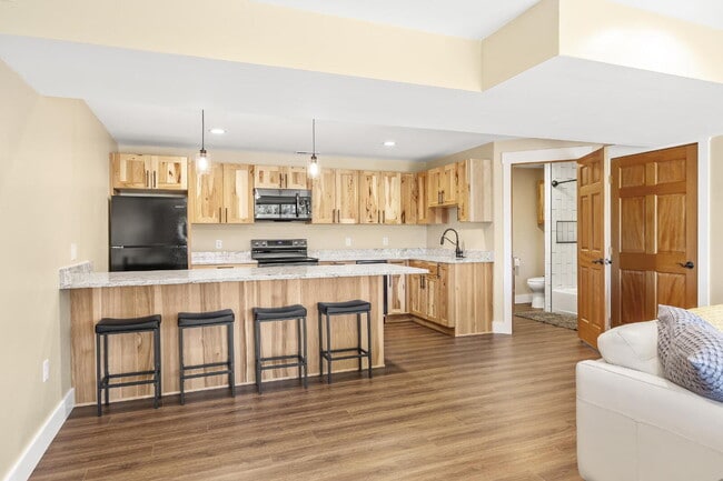 Building Photo - Hillside Hideaway in Historic Virginia Cit...