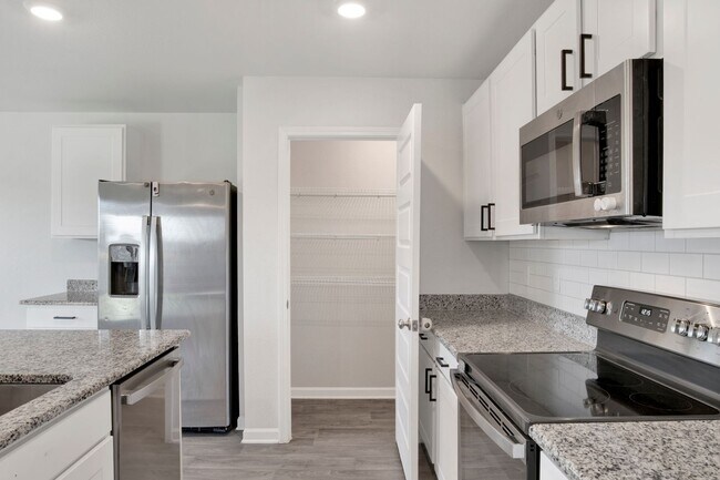 Building Photo - 2022 Built 4 Bed/2 Bath Smart-Home within ...