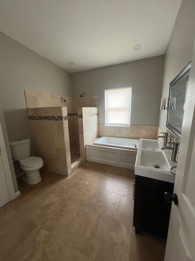 Building Photo - Stunning 3BD / 3BA Home with Rooftop Deck & Private Backyard — Ready to Call Home!