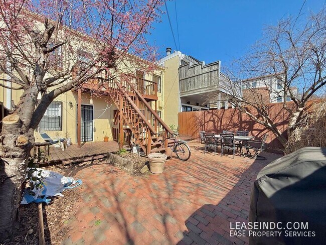 Building Photo - 1239 C St SE