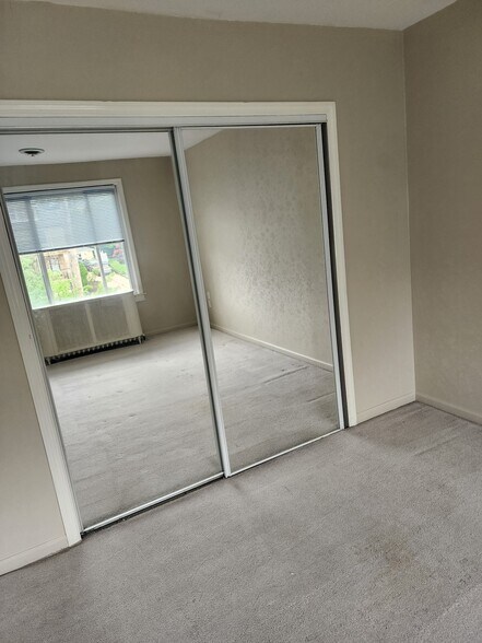 Building Photo - 5505 Beacon St