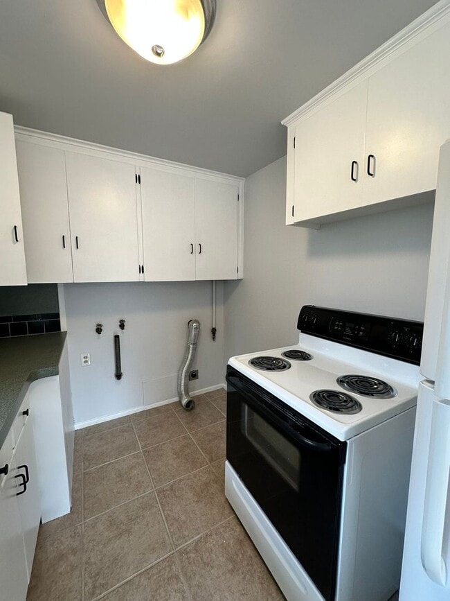 Building Photo - Fully Renovated 3 Bedroom Home