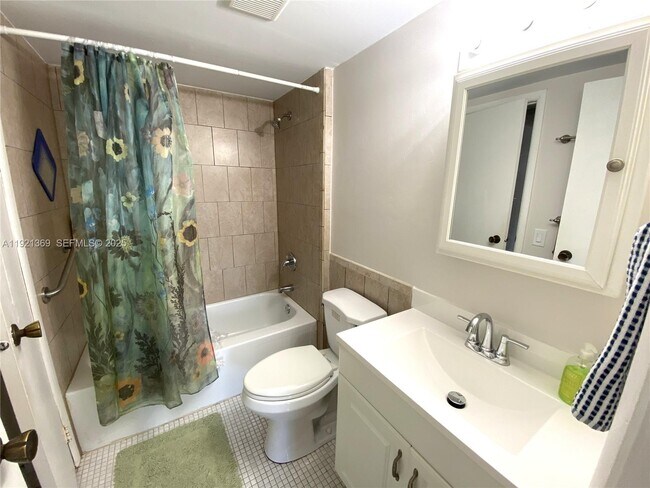 Building Photo - 16465 NE 22nd Ave