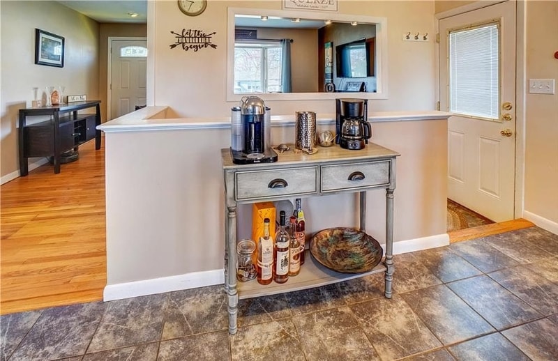 Building Photo - 99 Putney Dr