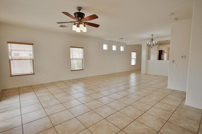 Building Photo - 831 W Calle Valenciana