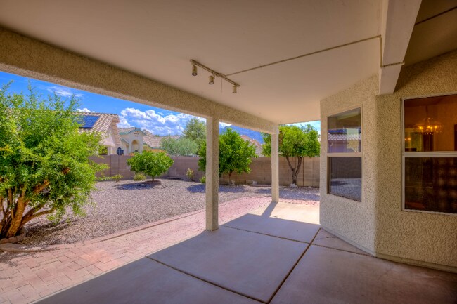 Building Photo - 1510 W Dusk Glow Loop