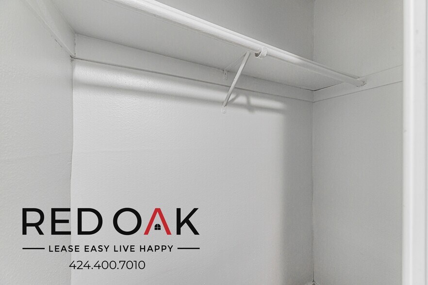 Building Photo - 11817 Victory Blvd