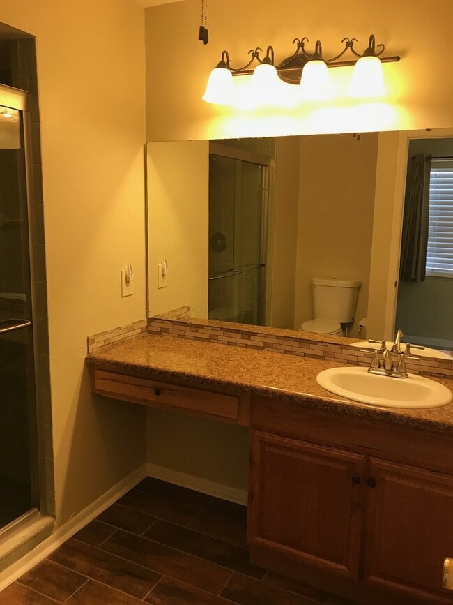 Building Photo - FABULOUS 3/2.5 Townhome In Wonderful Lake ...