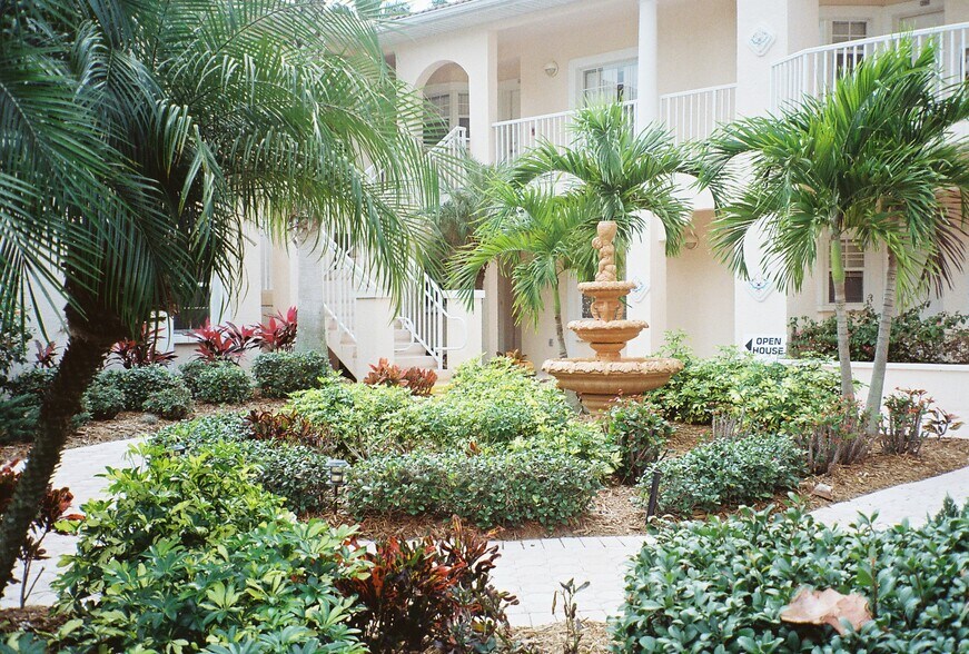 Building Photo - 4224 Central Sarasota Pky