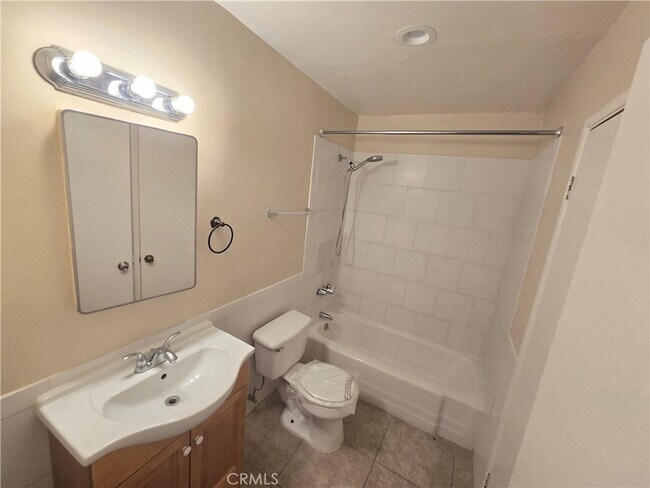 Building Photo - 811 Orchid Ct