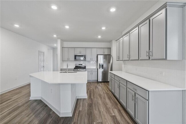 Building Photo - Gorgeous home available August 1!