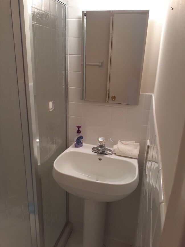 Building Photo - 1111 Boxwood Dr