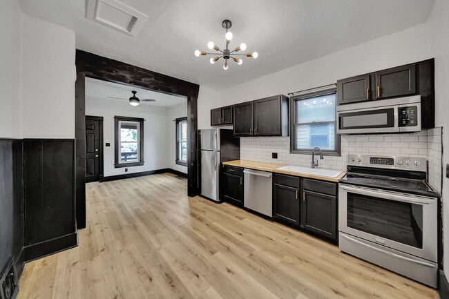 Building Photo - 705 New Hampshire St