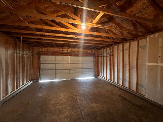 Building Photo - 3 bedroom Home in Donner Trail Estates, Fernley