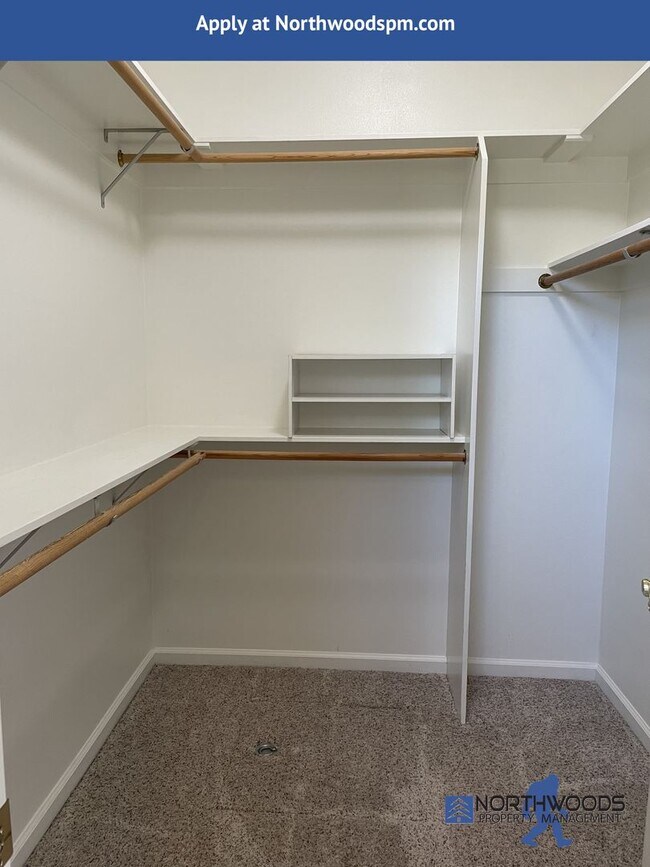 Building Photo - Beautiful 3 Bedroom 2 Bath Home Landscaping Included.