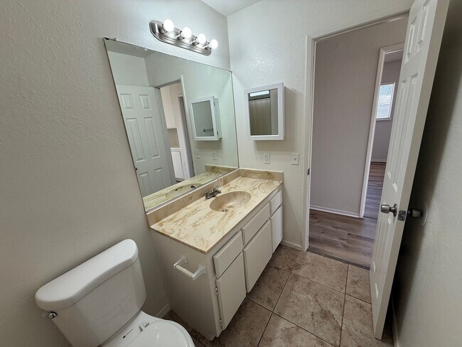 Building Photo - 3711