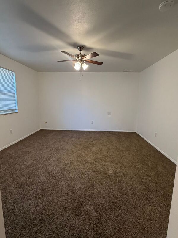 Building Photo - 915 Belle Valley Dr