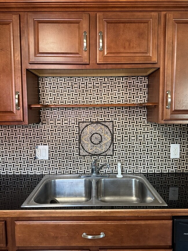 Building Photo - 503 Nelson Dr