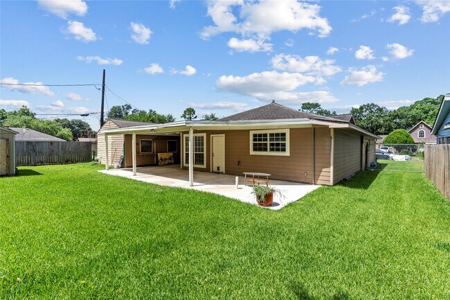 Building Photo - 10906 Keese Dr